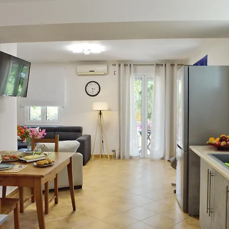 Inna's Summer House Апартаменты Ликсури