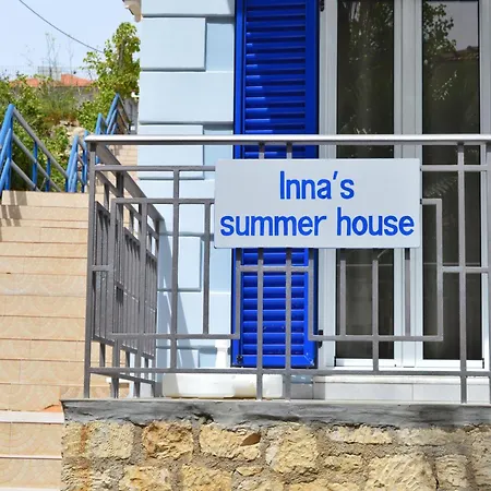 Inna's Summer House شقة