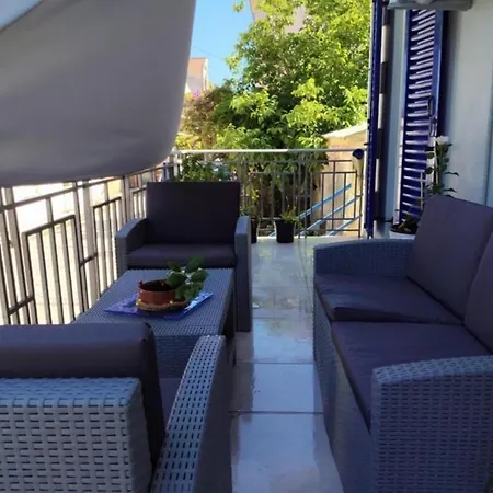 Inna's Summer House *